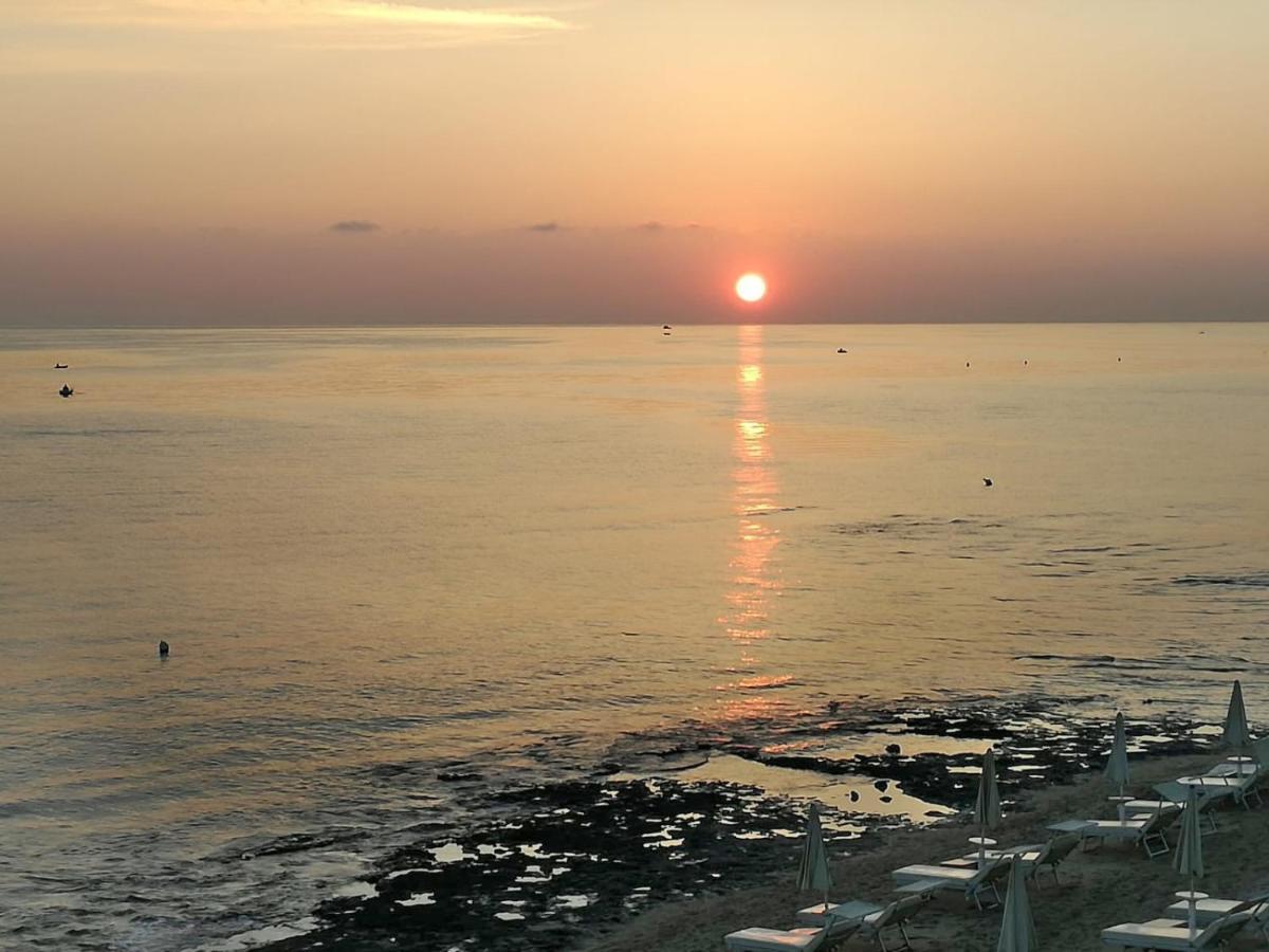 Dimora Grazia In Riva Al Mare Apartment Монополи Екстериор снимка